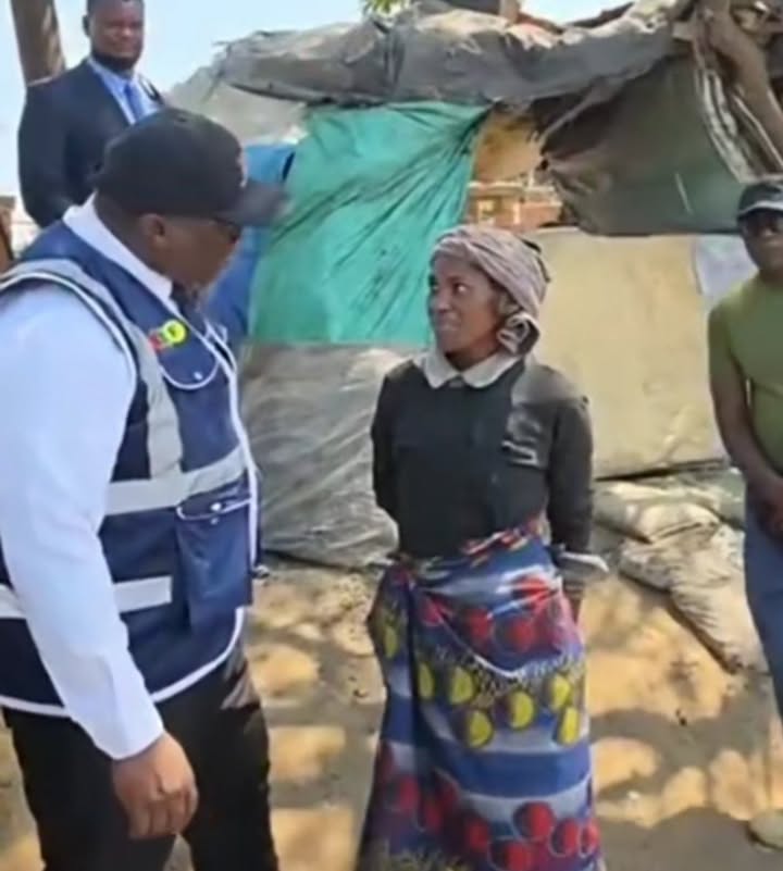 The mayor of Lusaka met a street vendor from kwa Mununga and avoided to break the katemba of charm he only said Hi to her.